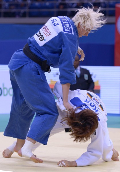 半岛体育在线官网-包含斯洛文尼亚胜出反映积极，小组赛晋升为常识的词条