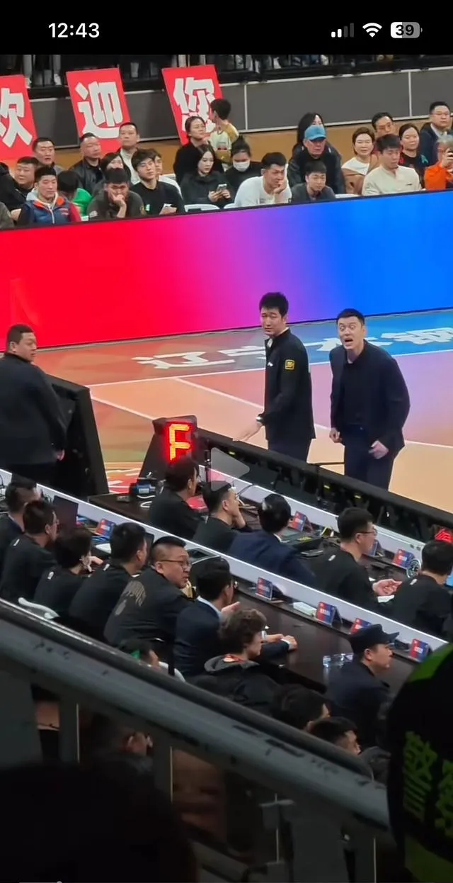 半岛体育app登录-辽宁队主教练赛后疑似斥责球员，引发争议