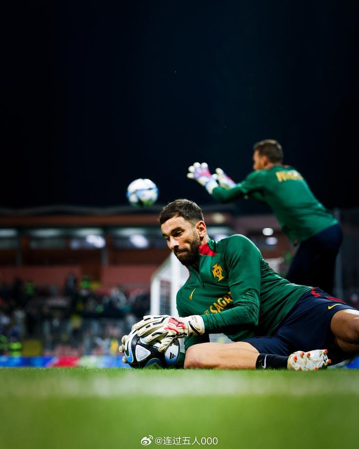 半岛体育综合官网-关于欧预赛比赛连场大战，球队士气高涨的信息