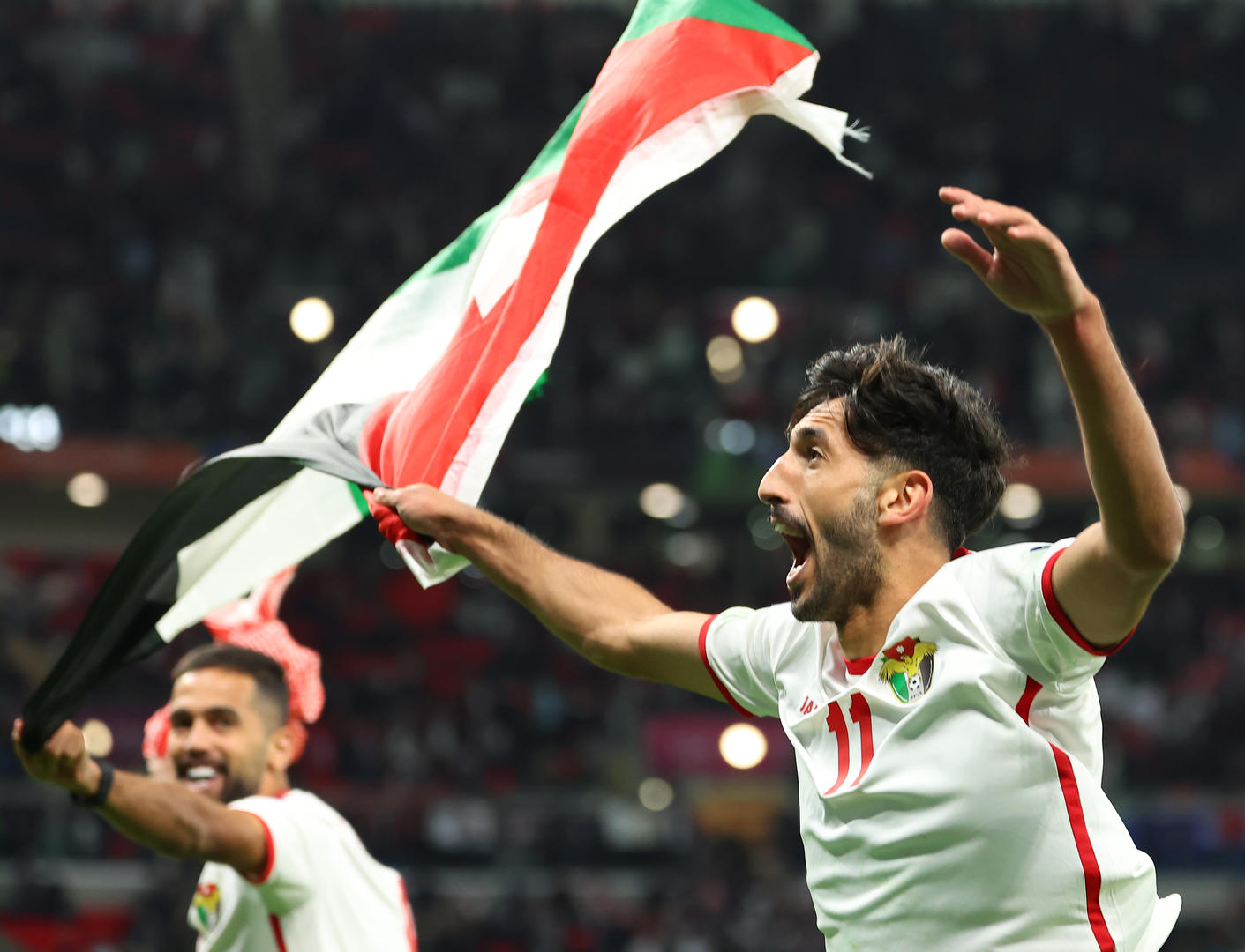 半岛体育官网入口-关于亚洲联赛火光四起，强队激战斗志昂扬的信息